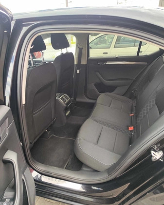 Skoda Superb cena 61900 przebieg: 299000, rok produkcji 2018 z Warszawa małe 301